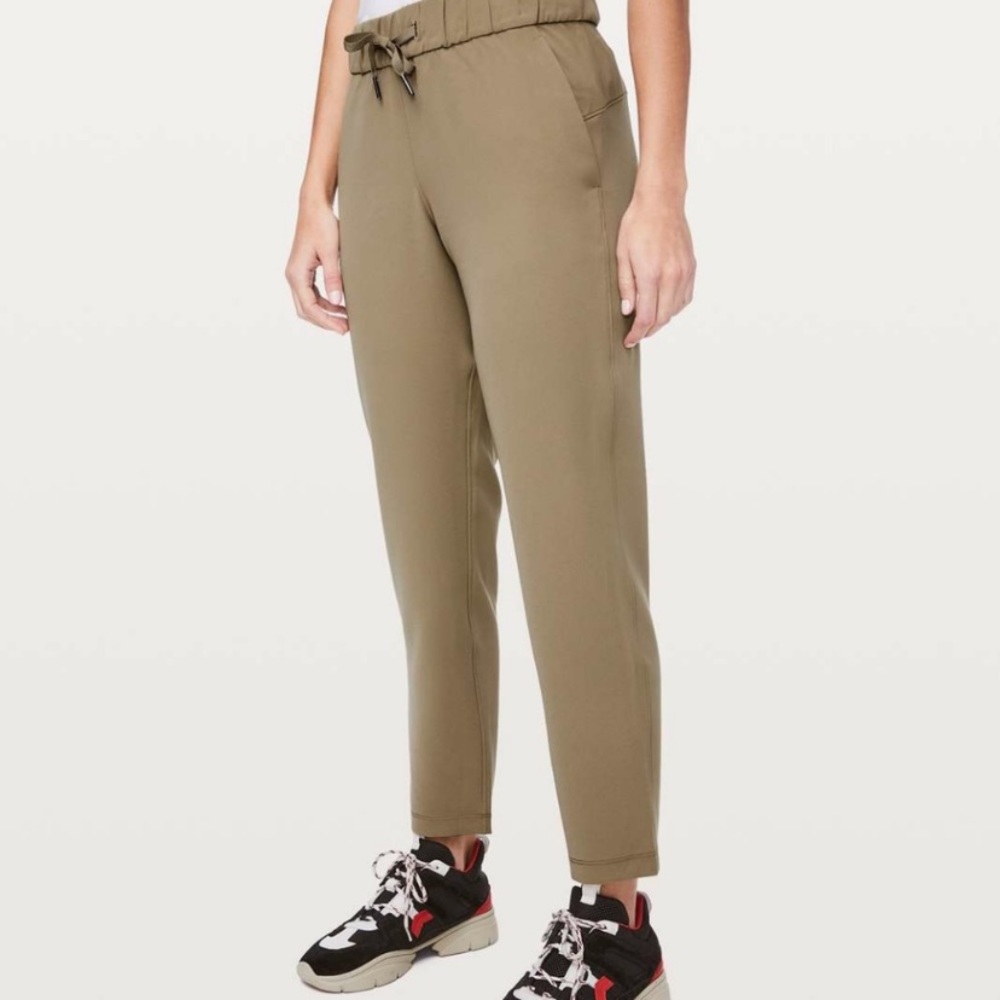 Lululemon on the fly size 6 pants